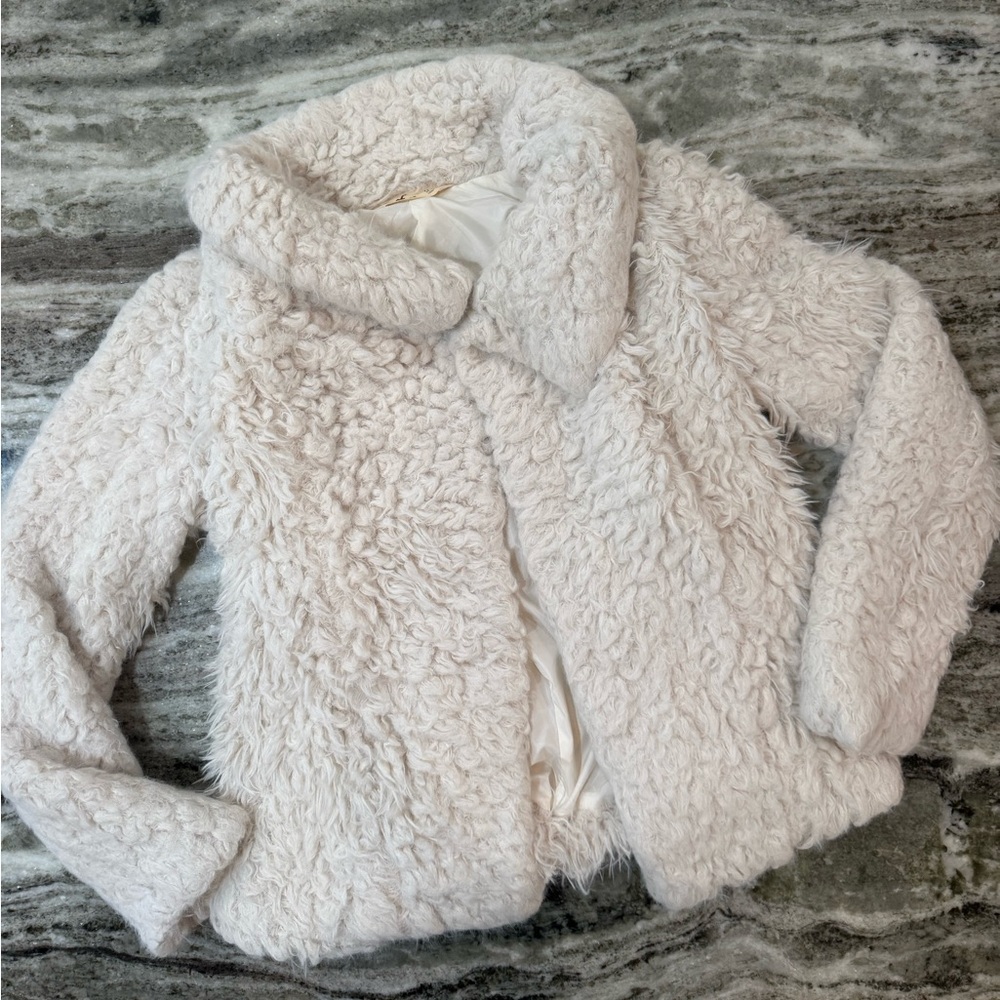 Hollister Faux Fur Cream Fuzzy Jacket Women’s Size M/L